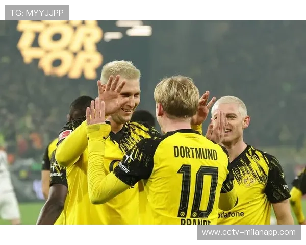 门兴球迷远征多特蒙德，伊杜纳信号公园黄黑浪潮涌动