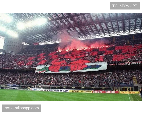 圣西罗南看台展示巨型Tifo,致敬米兰欧冠历史 圣西罗南看台展示巨型Tifo,致敬米兰欧冠历史